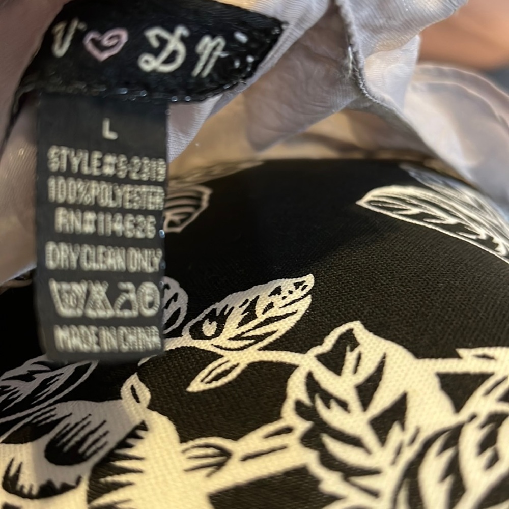 Boutique Top - Picture 5 of 6